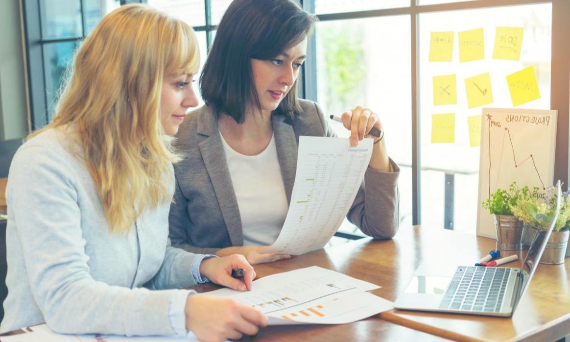 Equipo de Elaminovaryst en sesión de planning estratégico